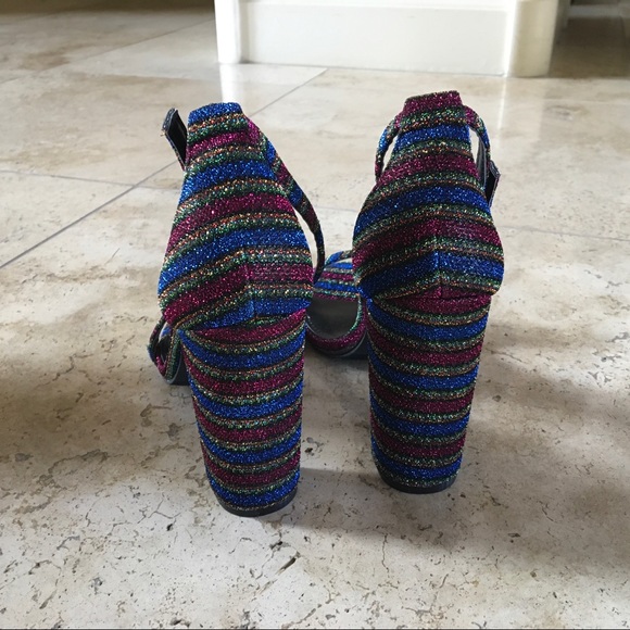 🌈NWT🌈Beautiful sparkly rainbow ankle strap heels - Picture 7 of 8